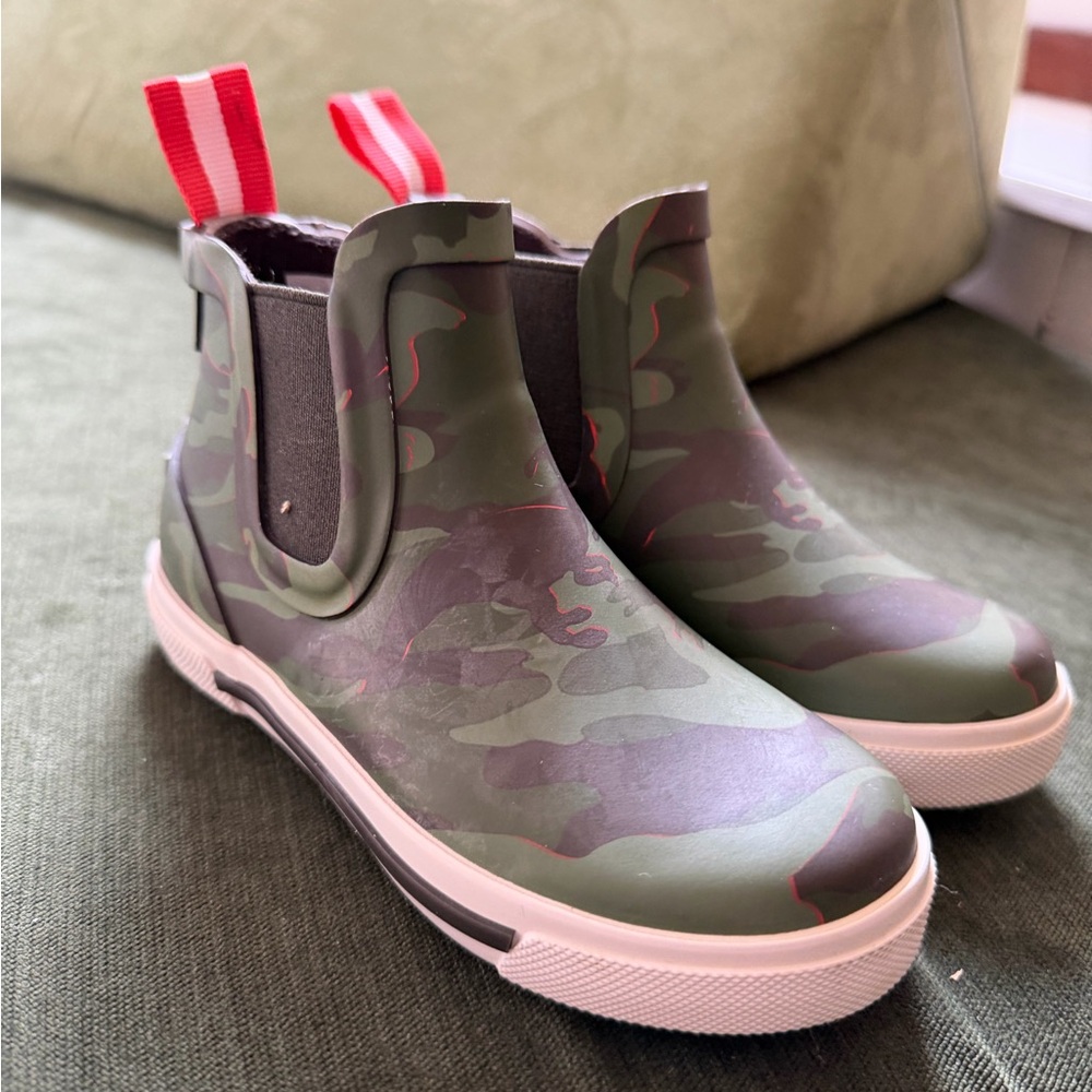 Camouflage Rain Boots with Red Accents